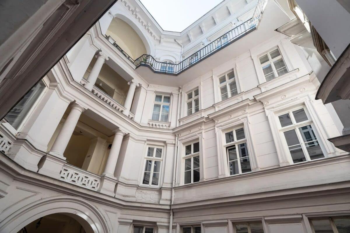 New Spacious Apartment At Superb Location Budapeste Exterior foto